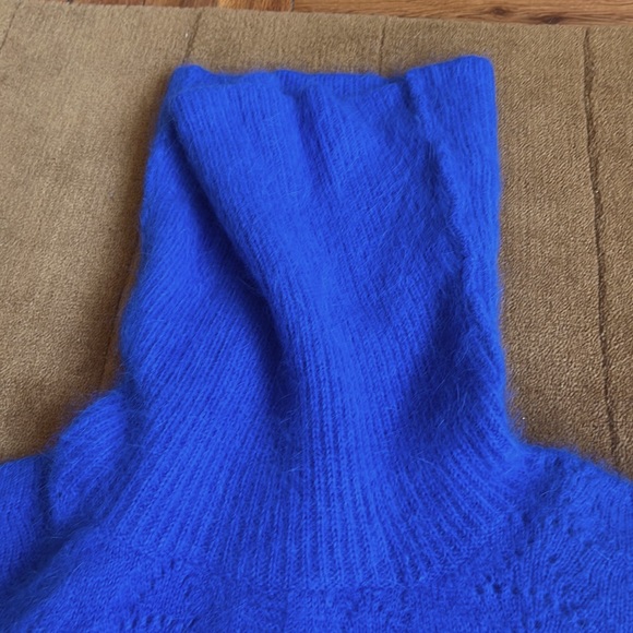 iCB New York, piercing blue angora rabbit turtleneck sweater w/ cut off sleeves - Picture 6 of 8